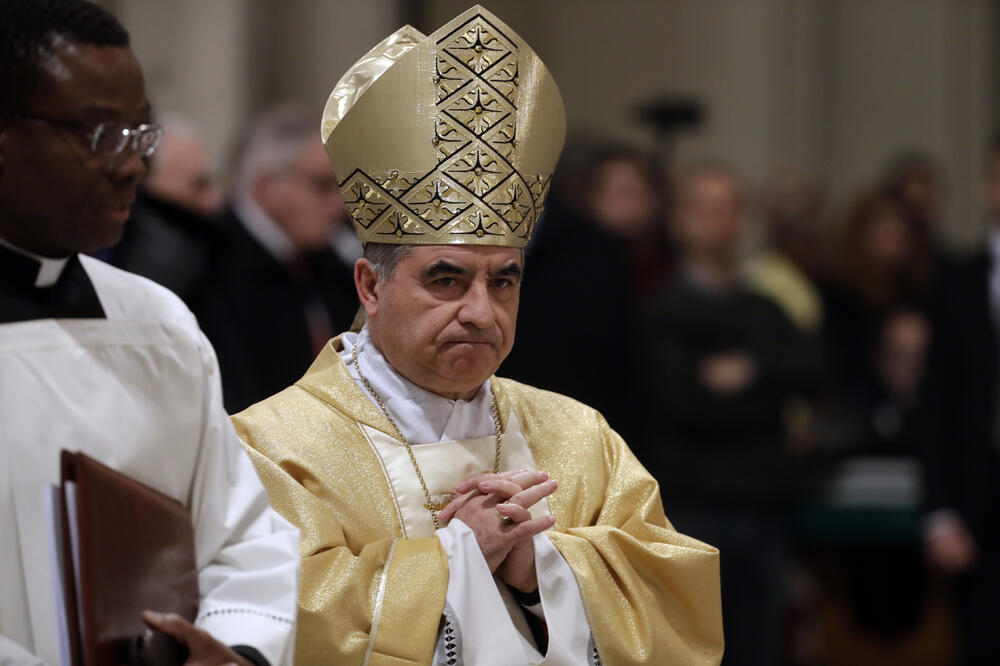 Smijenjeni uticajni kardinal Đovani Anđelo Beču, Foto: AP Photo