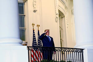 Tramp jedini na svijetu primio “trostruku terapiju” za koronu