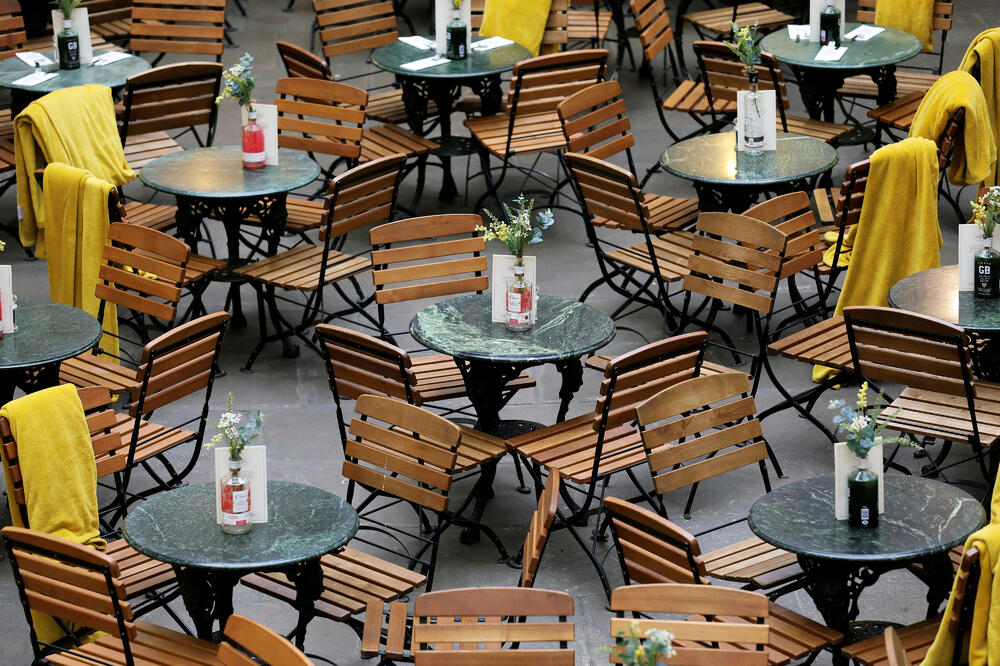 Prazni restorani u Kovent gardenu u Londonu, Foto: Reuters