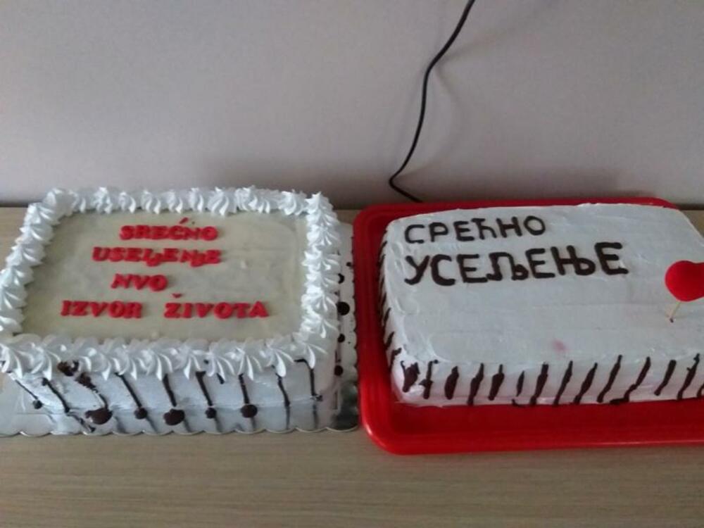 <p>“Nijesam očekivao da će moja djeca dobiti krov nad glavom. Presrećan sam, ne toliko zbog sebe, koliko zbog djece, da i oni imaju adekvatne uslove za život. Ranije gdje smo živjeli je bilo što se moralo, jer ta kuća koja je stara stotinu godina nije za život. Prije svega prokišnjavala je, nije imala sanitarni čvor, kuća je na izbu, sve je bilo počelo da truli, propada”, priča Igor</p>