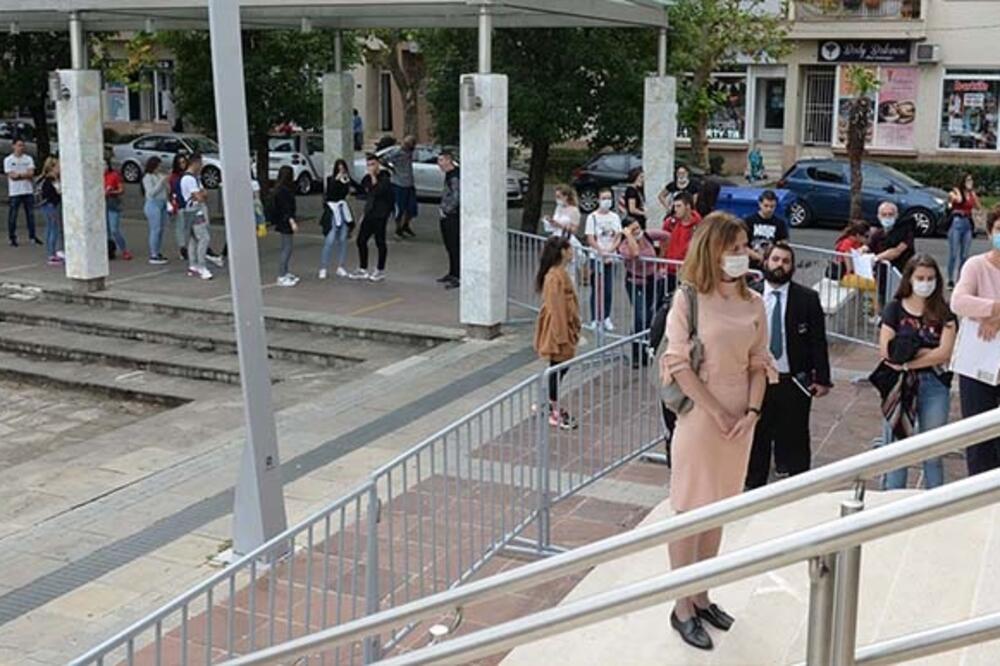 Gužve ispred Gradskog parlamenta, Foto: PG Biro