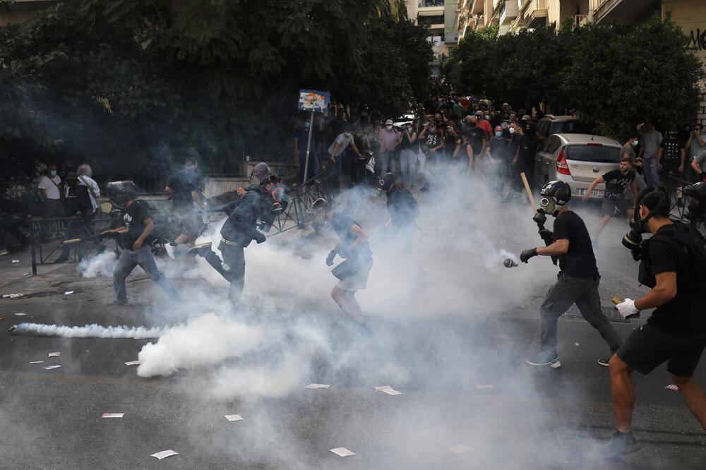 : Nakon odluke suda u Atini, došlo je do sukoba ekstremnih desničara i policije, Foto: Reuters