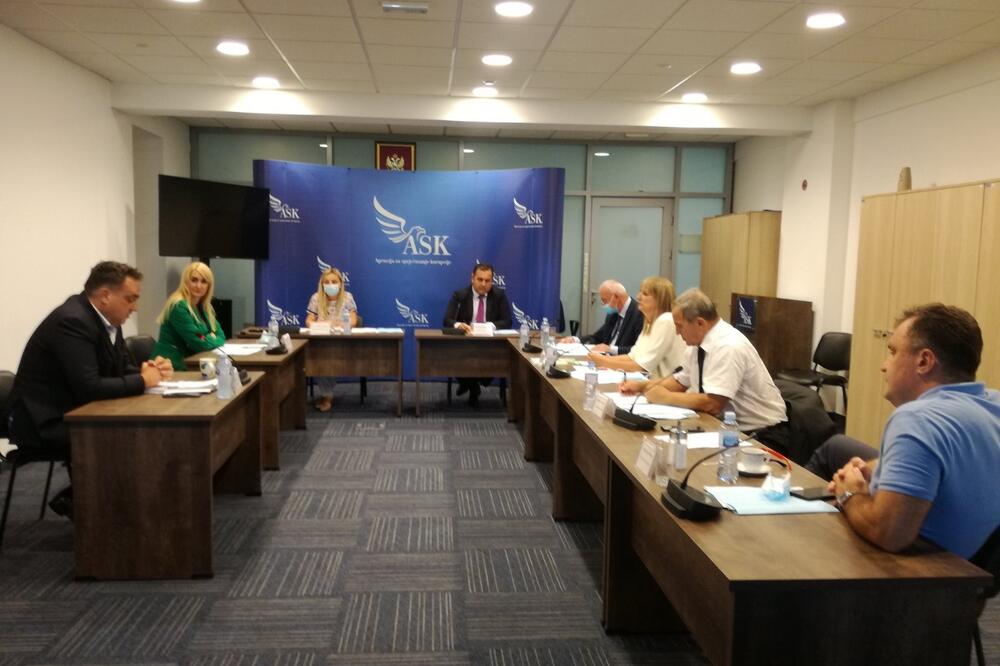 Sa jedne od ranijih sjednica Savjeta Agencije, Foto: Antikorupcija.me