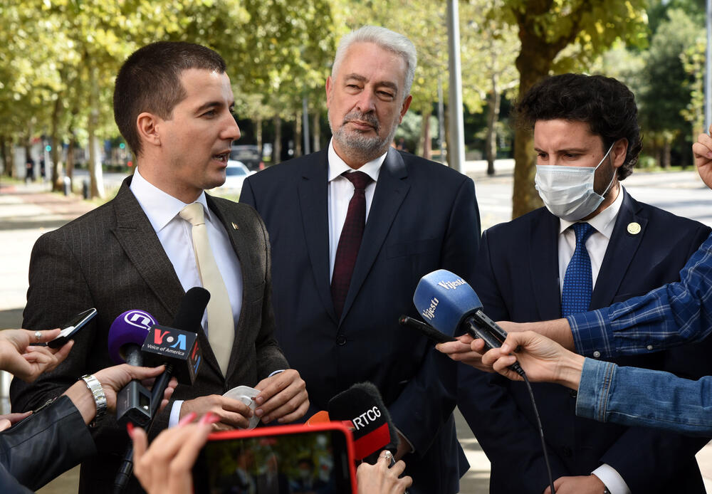 Bečić se obraća novinarima