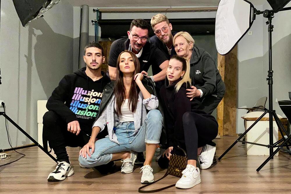 Lazar Ilić sa ekipom na snimanju, Foto: Aleksandar Jaredić