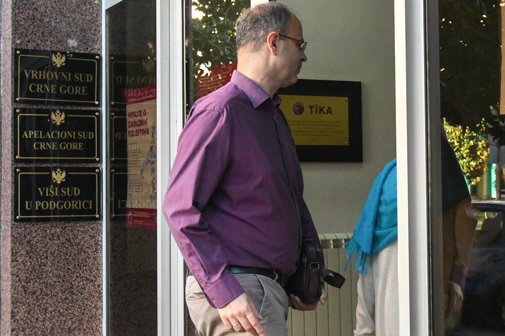 Martinović juče ispred Višeg suda, Foto: Savo Prelević