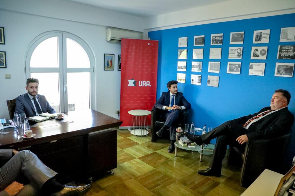 Sa sastanka, Foto: Građanski pokret URA