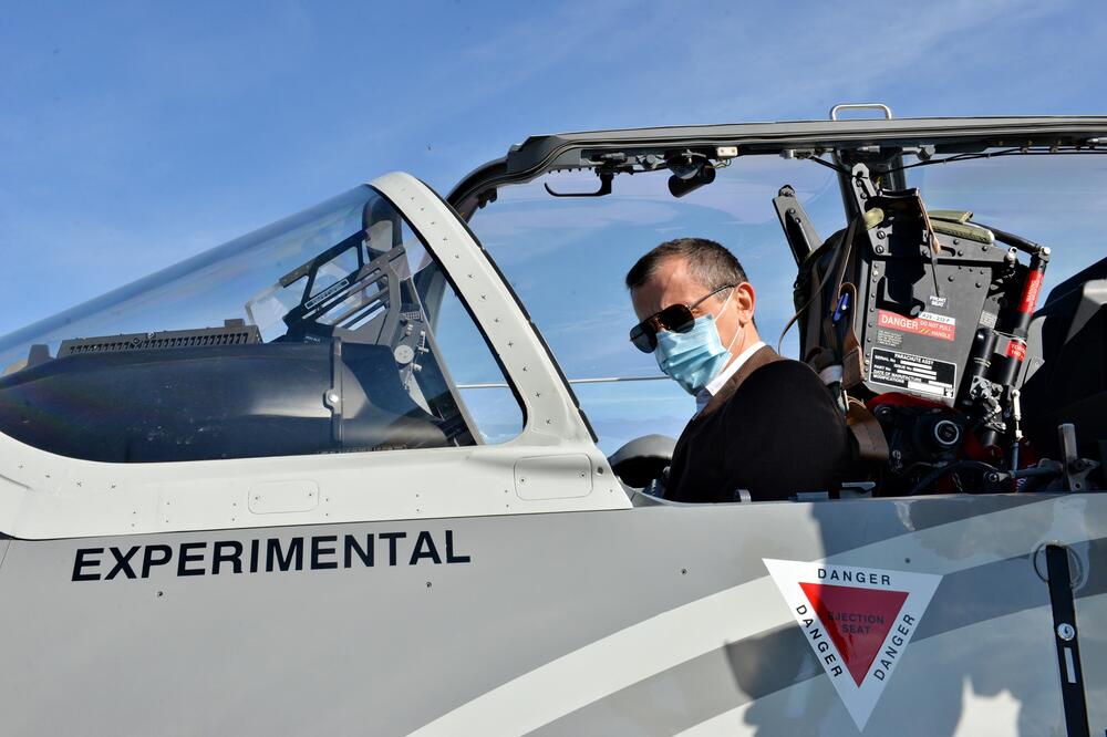 Bošković u avionu, Foto: Ministarstvo odbrane