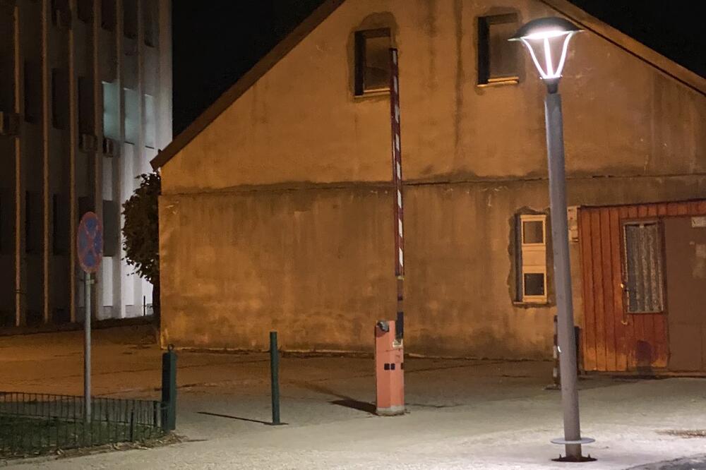U URA tvrde da je prazan parking službenih vozila u večernjim satima, Foto: Građanski pokret URA