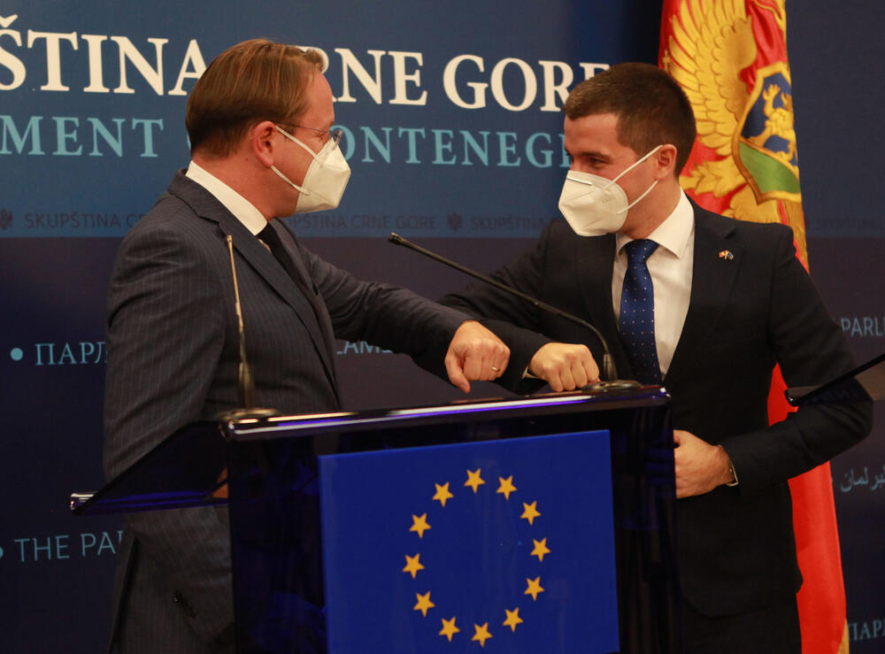 <p>Predsjednik parlamenta je kazao kako vjeruje da će Izvještaj o napretku i ekonomsko-investiciono plan biti podsticaj za spovođenje reformi</p>