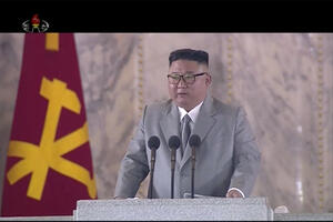 Vlast Sjeverne Koreje godišnjicu partije proslavila noćnom vojnom...