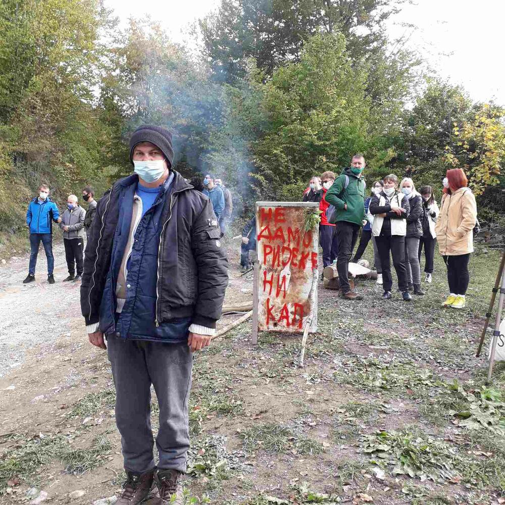 <p>Vasilije Ivanović, jedan od Rečinjana koji je protiv gradnje mHE, kazao je da će prestati i blokade, ali da će mještani posmatrati situaciju na terenu</p>
