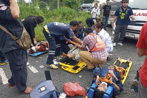 Tajland: Sudar voza i autobusa, najmanje 20 poginulih
