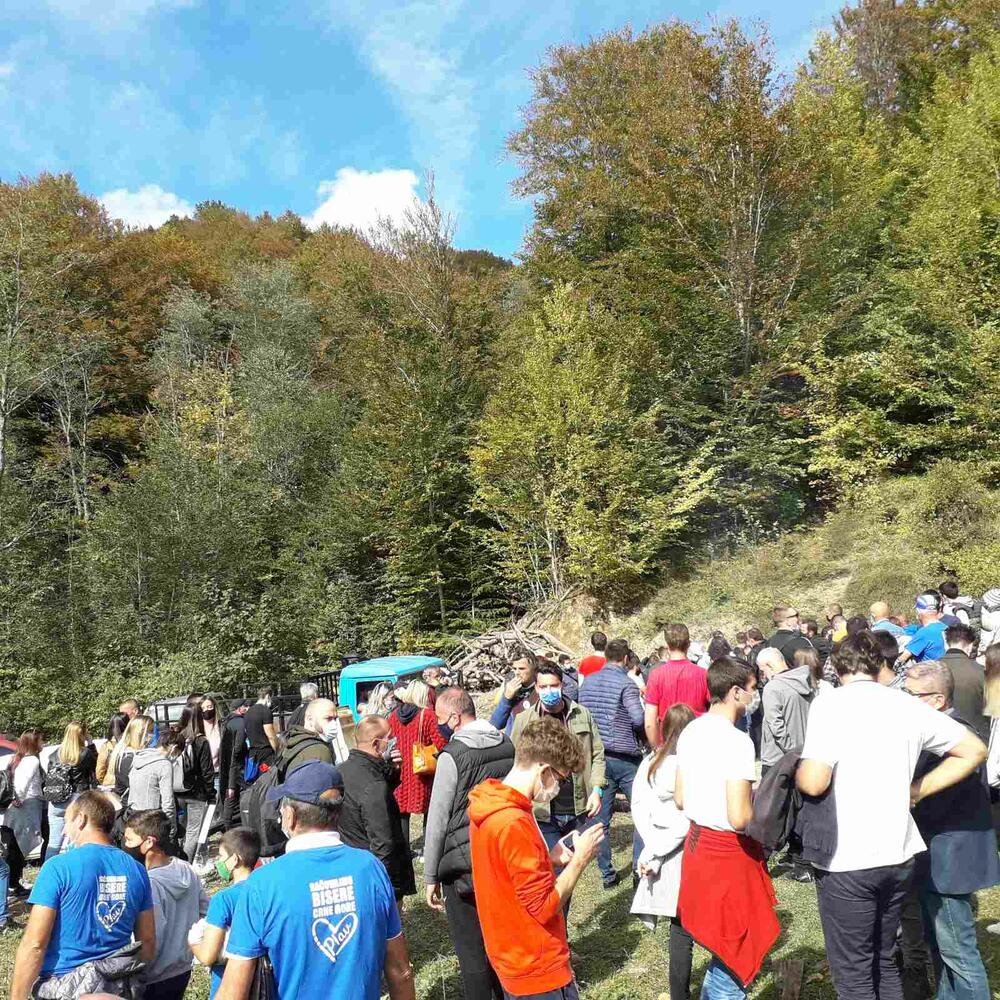 <p>Vasilije Ivanović, jedan od Rečinjana koji je protiv gradnje mHE, kazao je da će prestati i blokade, ali da će mještani posmatrati situaciju na terenu</p>