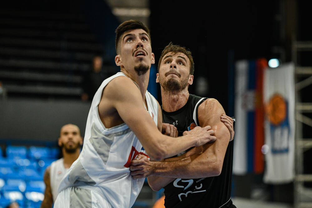 Danilo Nikolić u duelu sa Nemanjom Dangubićem iz Partizana, Foto: ABA liga