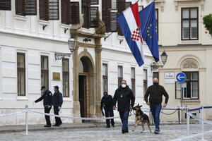 Zagreb: Policajac ranjen ispred zgrade Vlade, napadač počinio...