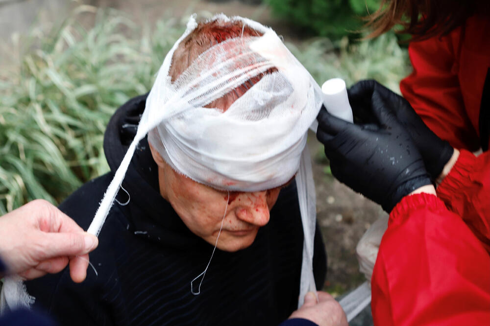 Povrijeđeni demonstrant, Foto: Reuters