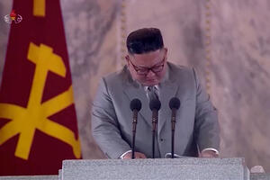 VIDEO Kim Džong Un zaplakao na vojnoj paradi, izvinio se "zbog...