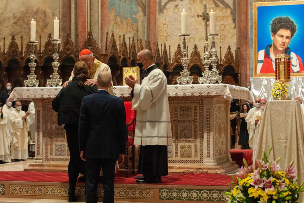 Roditelji Karla Akutisa prisustvovali su u subotu ceremoniji beatifikacije njihovog sina, Foto: MASSIMILIANO MIGLIORATO/IPA MilestoneMedia/PA