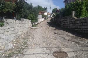 Mještani Fruškogorske ulice apelovali da se asfaltira 150 metara:...