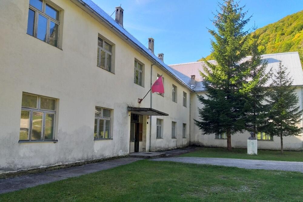 Škola u Stabnima, Foto: Svetlana Mandić