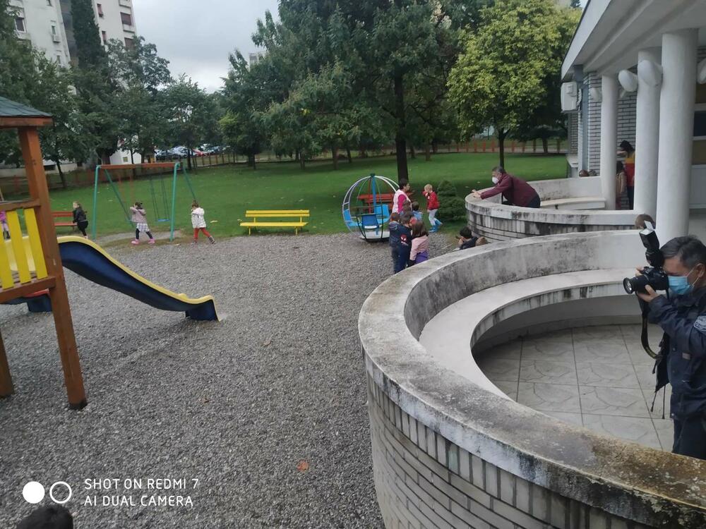 <p>Vježbu simulacije požara, odnosno kako se treba ponašati u slučaju takve nepogode, organizovali su predstavnici Direktorata za vanredne situacije Ministarstva unutrašnjih poslova (MUP) i zaposleni u predškolskoj ustanovi</p>