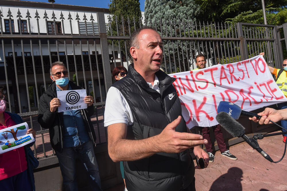 Perović na današnjem performansu, Foto: Savo Prelević