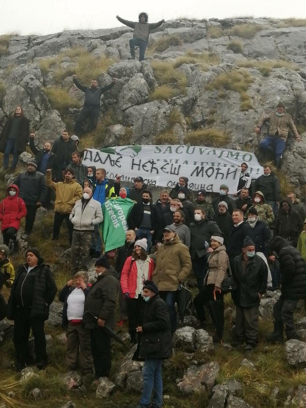 <p>Planinka Mileva Gara Jovanović, za Vijesti je kazala da su se čuvari Sinjajevine na toj planini okupili da dočekaju vojsku, ugoste ih i pozovu da odustanu od vježbe</p>