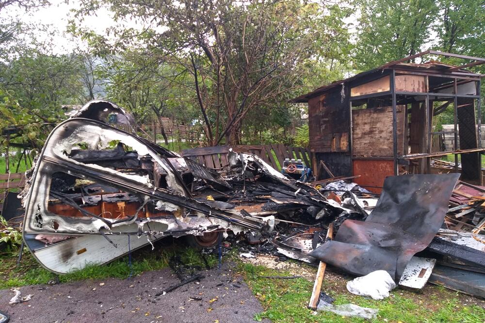 Zapaljena kamp kućica, Foto: Svetlana Mandić