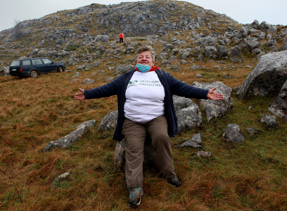 <p>Planinka Mileva Gara Jovanović, za Vijesti je kazala da su se čuvari Sinjajevine na toj planini okupili da dočekaju vojsku, ugoste ih i pozovu da odustanu od vježbe</p>