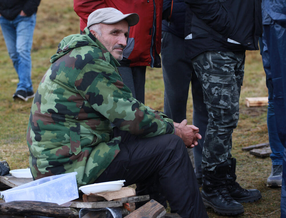 <p>Planinka Mileva Gara Jovanović, za Vijesti je kazala da su se čuvari Sinjajevine na toj planini okupili da dočekaju vojsku, ugoste ih i pozovu da odustanu od vježbe</p>