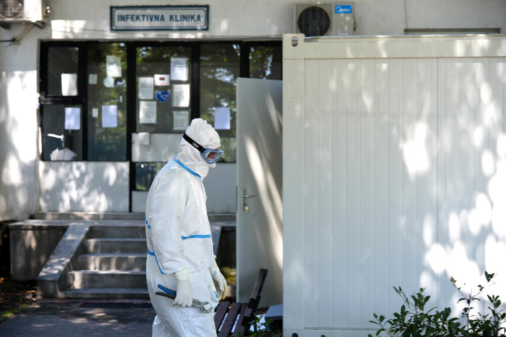 Na liječenju u KC-u 60 osoba, 24 kritično: Infektivna klinika, Foto: Boris Pejović