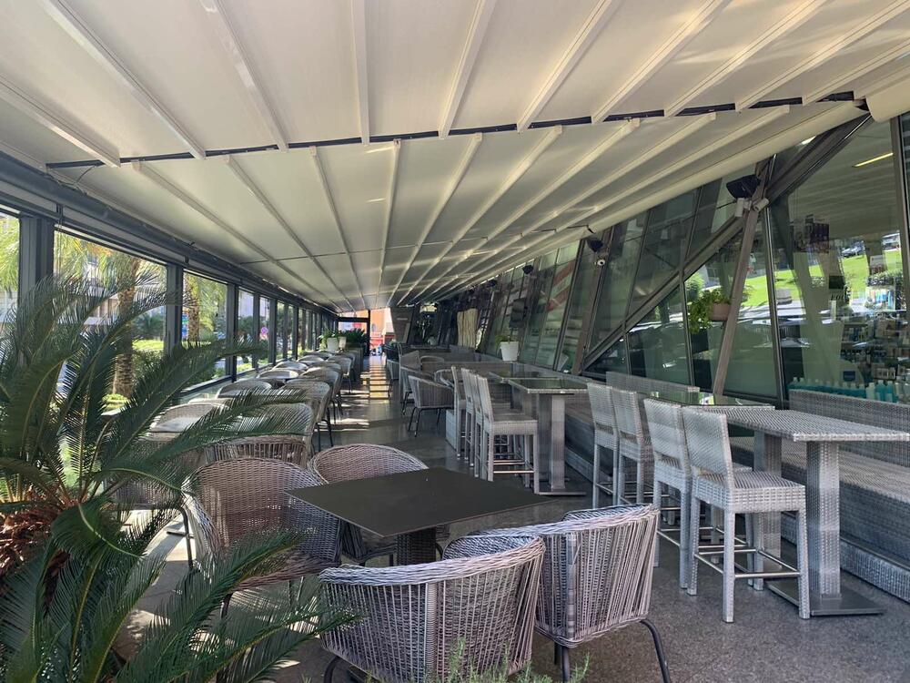 <p>Protest ugostitelja podržali su čelnici Opštine i Skupštine opštine Marko Carević i Krsto Radović, dok je predsjednik NKT Milutin Simović kazao da razumije stavove ugostitelja</p>