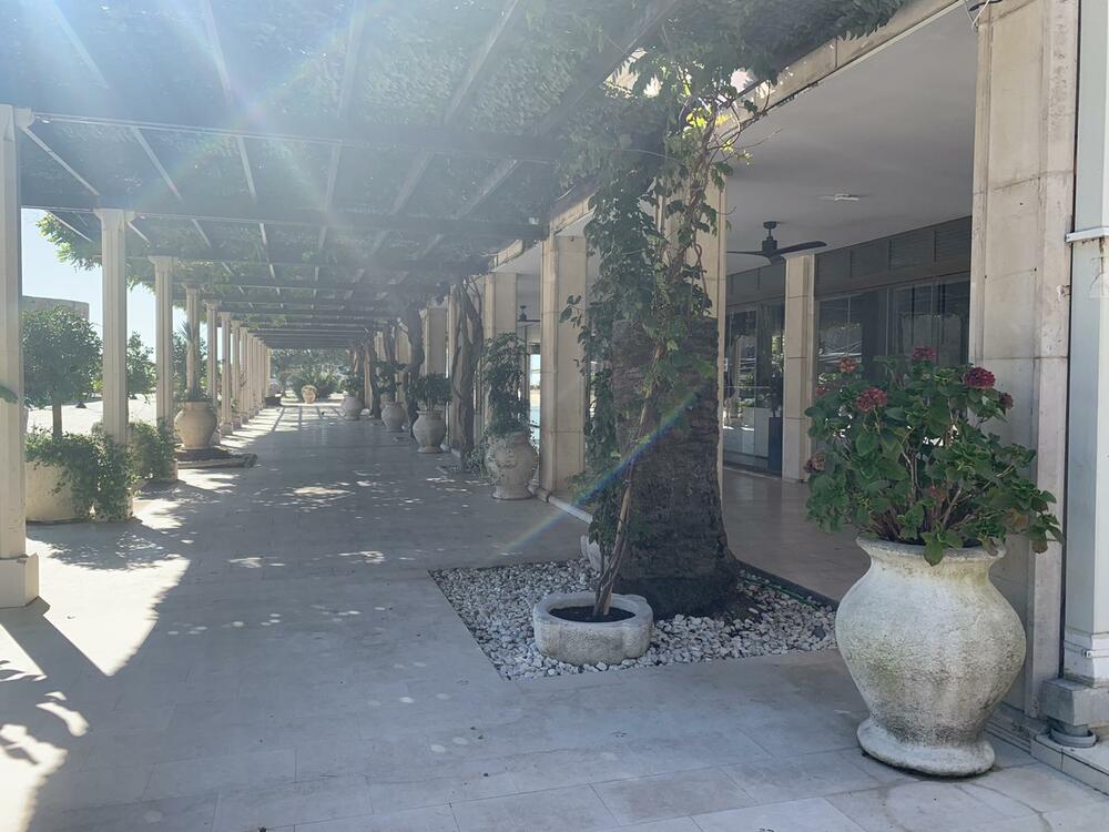 <p>Protest ugostitelja podržali su čelnici Opštine i Skupštine opštine Marko Carević i Krsto Radović, dok je predsjednik NKT Milutin Simović kazao da razumije stavove ugostitelja</p>