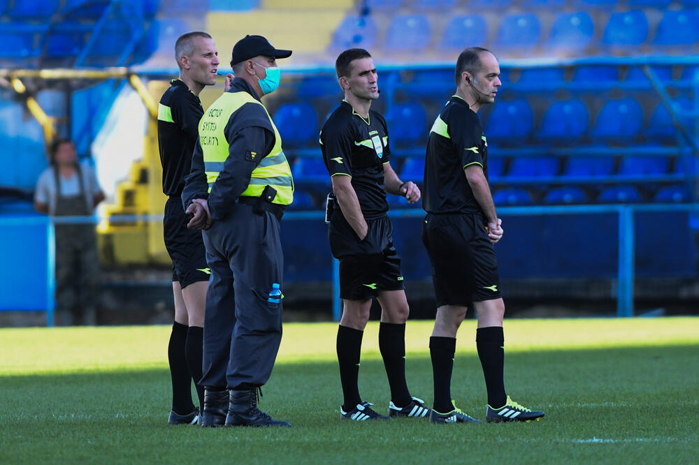 Dobro obavili posao: Sudijska trojka sa subotnjeg derbija, Foto: Savo Prelević