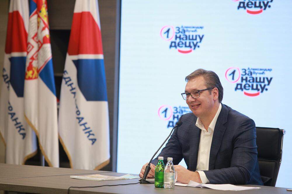 Vučić na konferenciji, Foto: BETAPHOTO
