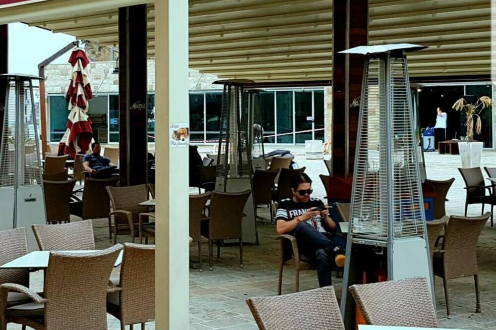 Budvanski ugostitelji otvorili lokale, Foto: Vuk Lajović