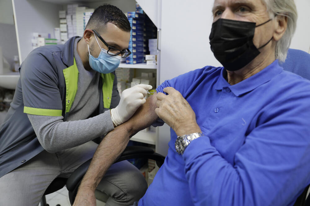 Francuska je prošle nedjelje počela kampanju vakcinacije protiv gripa, Foto: Beta/AP
