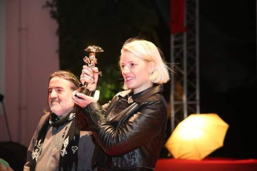 Anja Sekulić primila nagradu u Izmiru