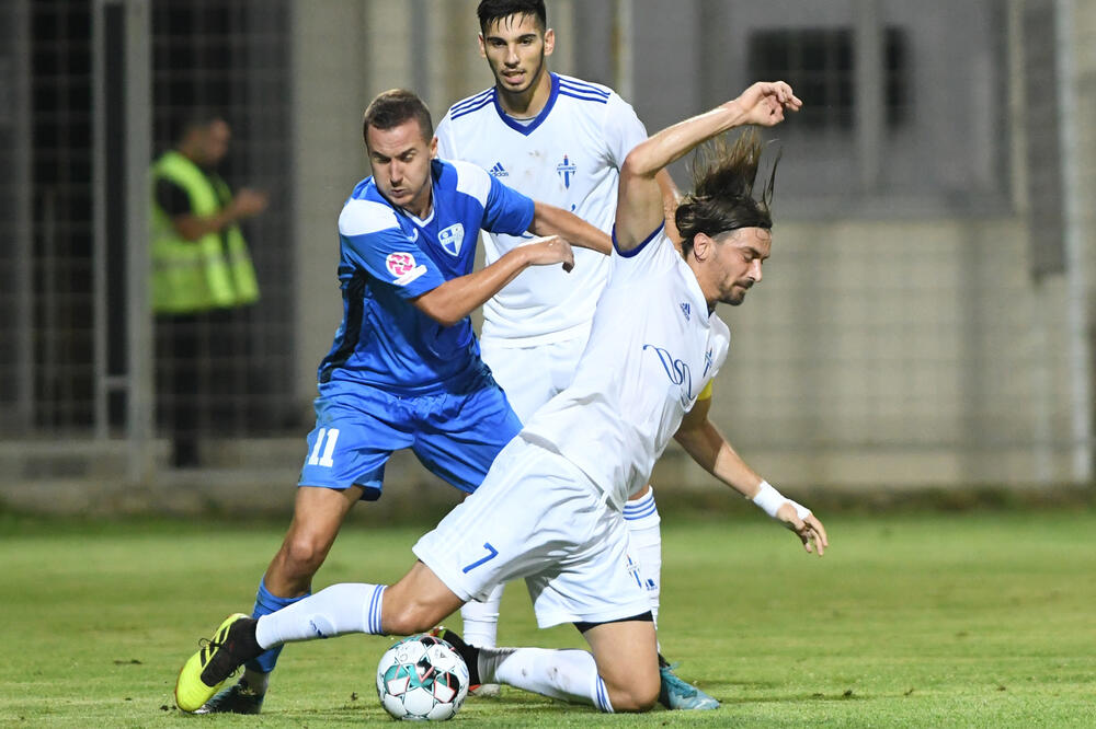 Anđelo Rudović je na startu sezone dobio duel sa vezistima šampiona, Foto: Savo Prelević