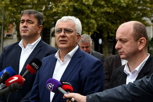 DF: Prozivanjem Bulajića prikrivaju propast pregovora o manjinskoj...