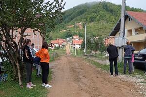 Mještanima naselja Gornji Medanovići saniraju makadamski put