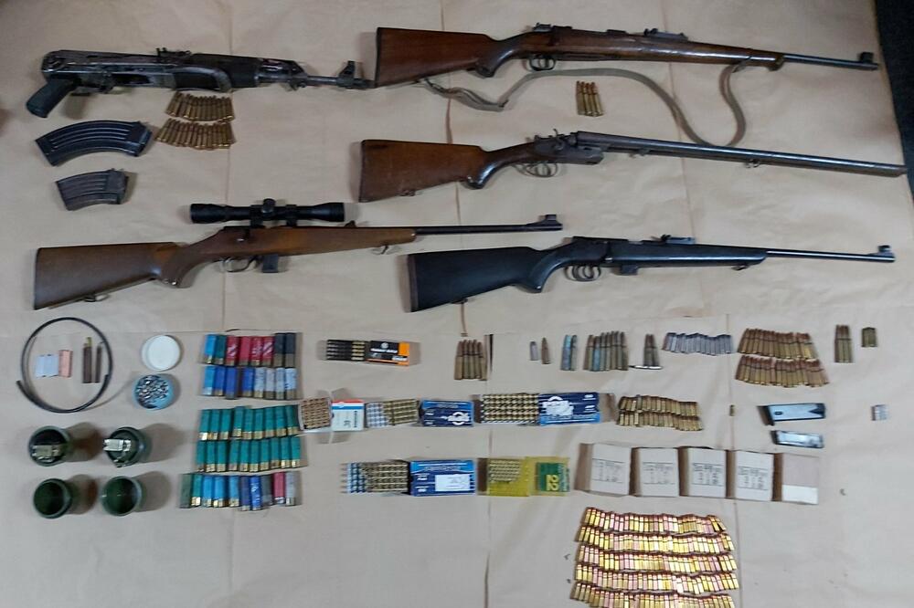Pronađeno oružje i municija, Foto: Uprava policije