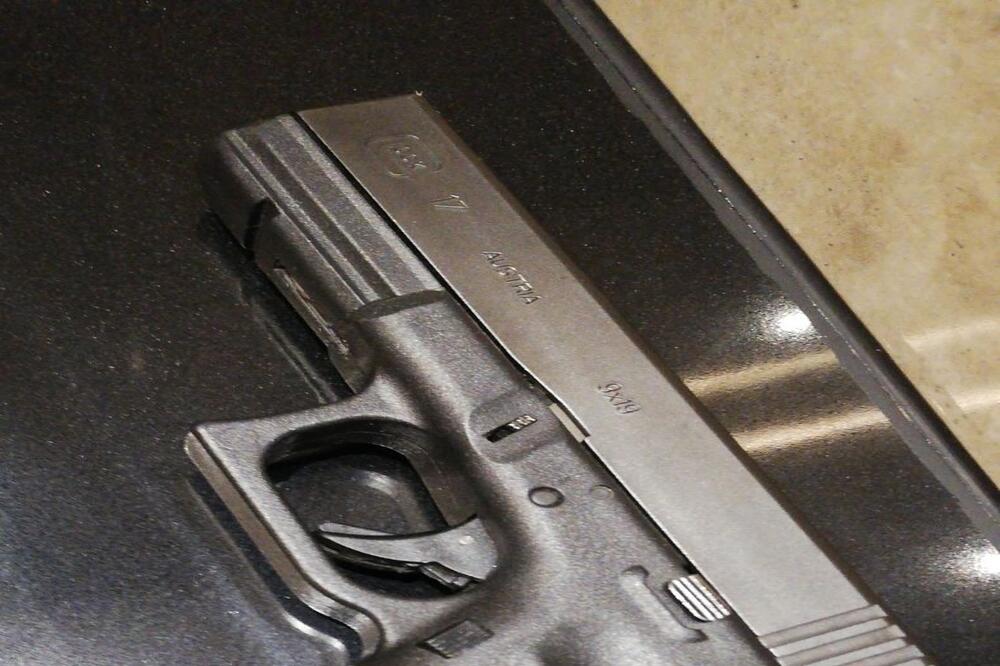 Pronađen pištolj, Foto: Uprava policije