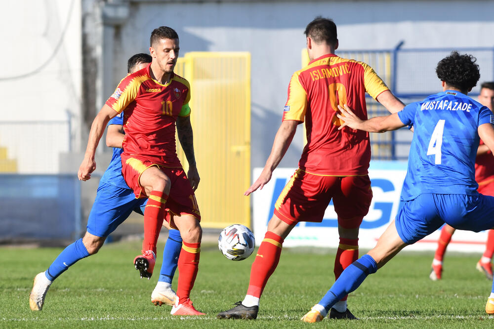 Jovetić i Islamović na meču sa Azerbejdžanom, Foto: Savo Prelević