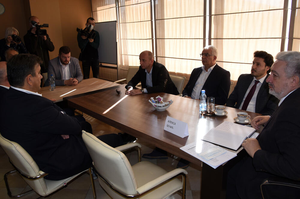 Sa sastanka, Foto: Luka Zeković