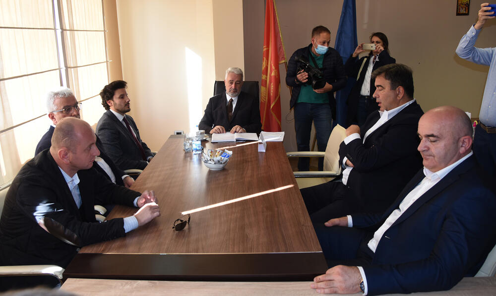 <p>"Narednih dana upoznaću stranke sa mojim prijedlogom kandidata za ministre u ekspertskoj vladi", saopštio je mandatar</p>