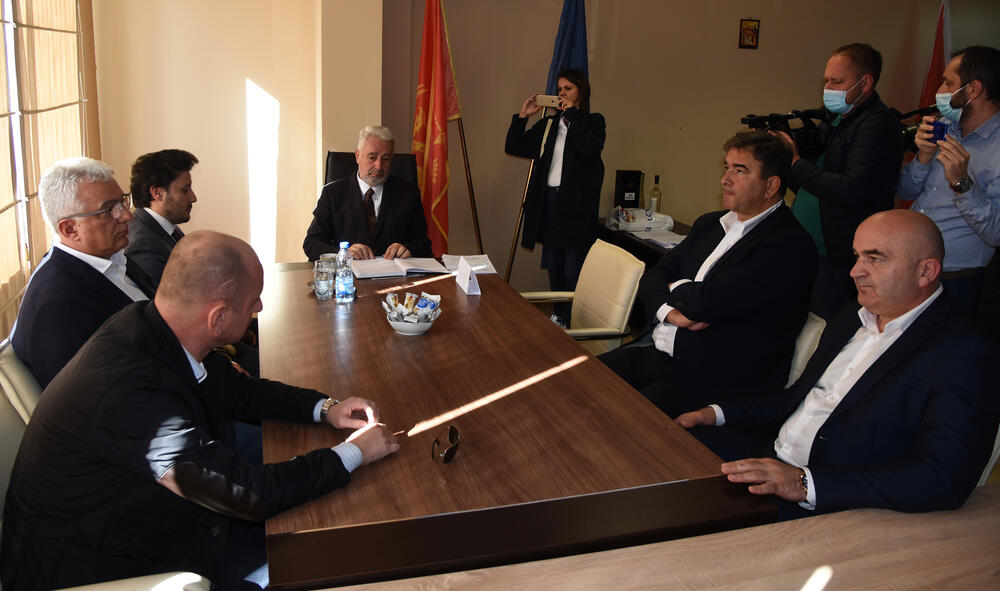 <p>"Narednih dana upoznaću stranke sa mojim prijedlogom kandidata za ministre u ekspertskoj vladi", saopštio je mandatar</p>