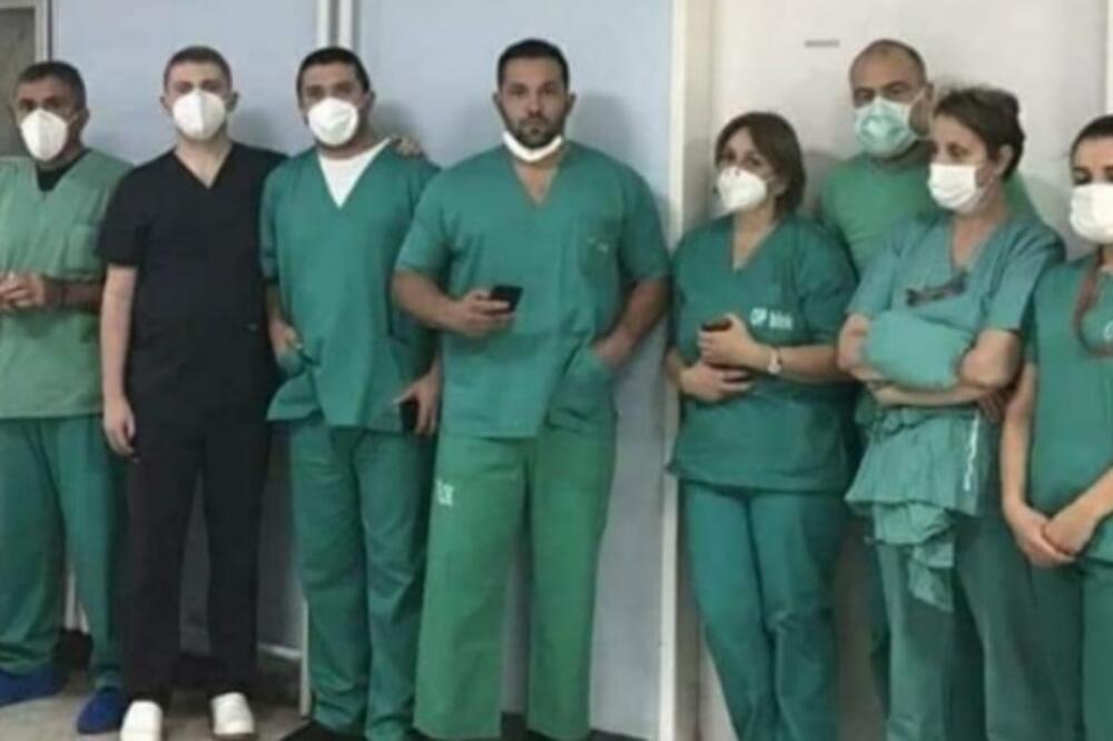 Doktori i medicinsko osoblje KCCG, Foto: Facebook/Demokratski front