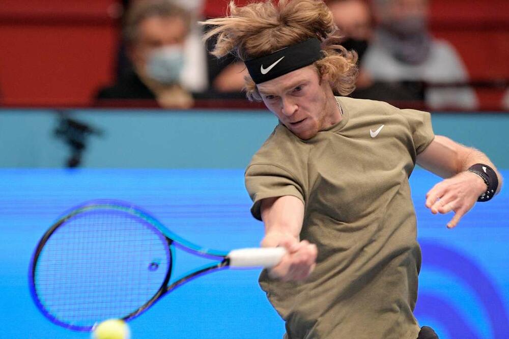 Rubljov niže trofeje i pobjede ove sezone, Foto: Flashscore.com